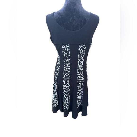 EnFocus Studio Black White Sleeveless Giraffe Print Dress Size 10 - Picture 5 of 8